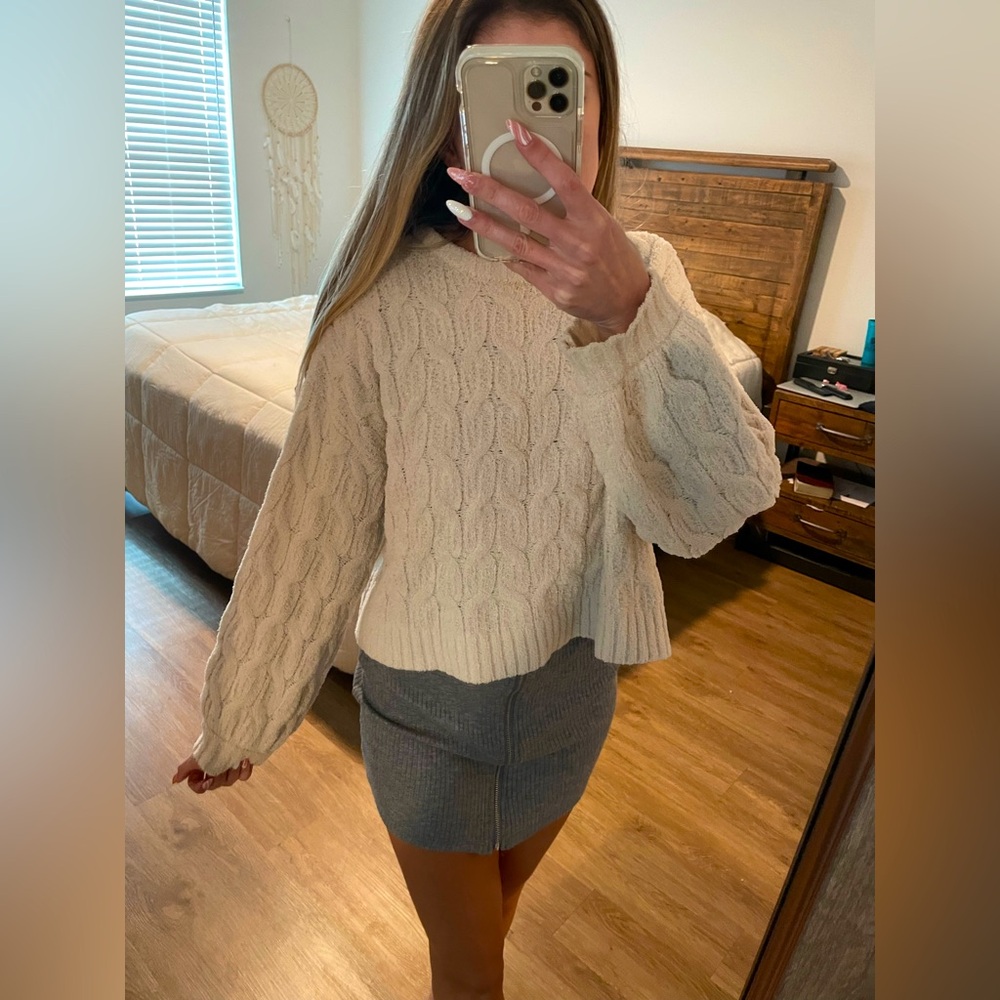 Jessica Simpson sweater - Picture 2 of 4